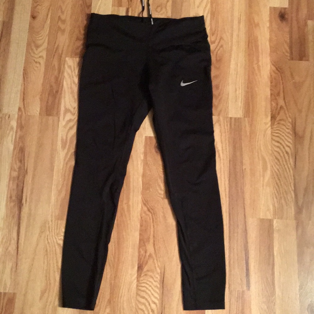 Black Nike leggings